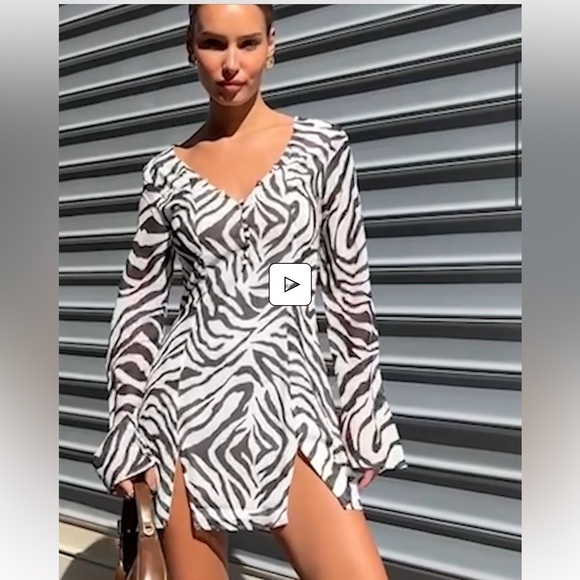 TEVINO LONG SLEEVE MINI DRESS - Picture 3 of 3